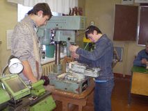  в мастерской  работа на станках